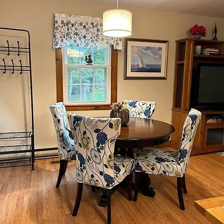 Cozy Bungalow Just Minutes From Mystic, Westerly Beaches, Boating And Casinos! Bungalow グロトン エクステリア 写真