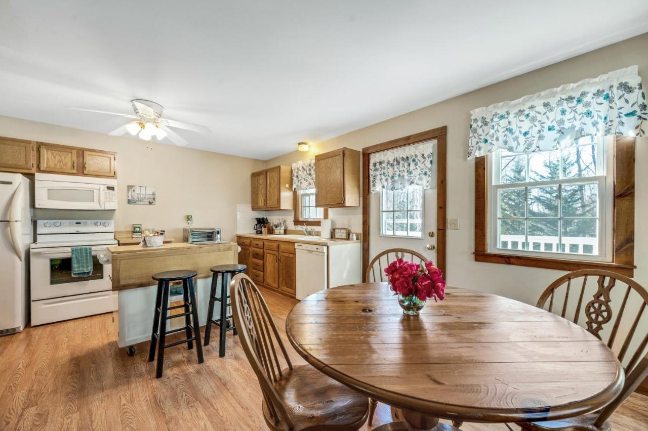 Cozy Bungalow Just Minutes From Mystic, Westerly Beaches, Boating And Casinos! Bungalow グロトン エクステリア 写真