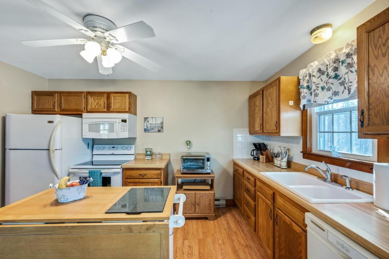 Cozy Bungalow Just Minutes From Mystic, Westerly Beaches, Boating And Casinos! Bungalow グロトン エクステリア 写真