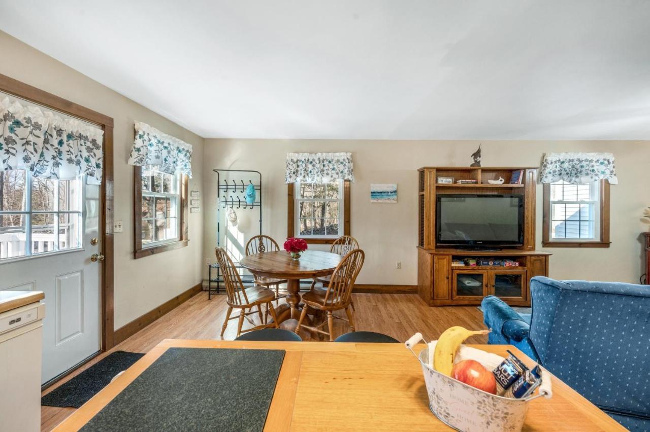 Cozy Bungalow Just Minutes From Mystic, Westerly Beaches, Boating And Casinos! Bungalow グロトン エクステリア 写真