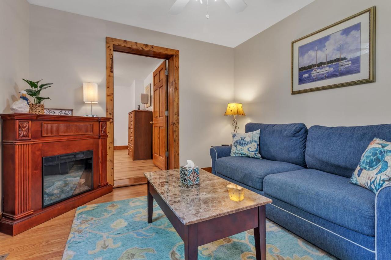 Cozy Bungalow Just Minutes From Mystic, Westerly Beaches, Boating And Casinos! Bungalow グロトン エクステリア 写真