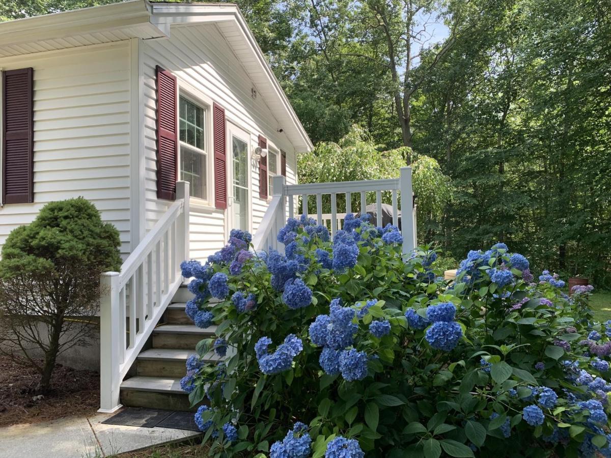 Cozy Bungalow Just Minutes From Mystic, Westerly Beaches, Boating And Casinos! Bungalow グロトン エクステリア 写真