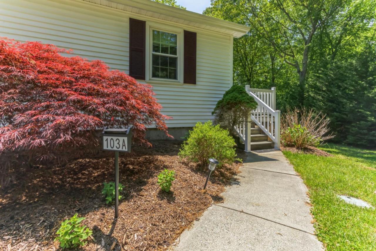 Cozy Bungalow Just Minutes From Mystic, Westerly Beaches, Boating And Casinos! Bungalow グロトン エクステリア 写真