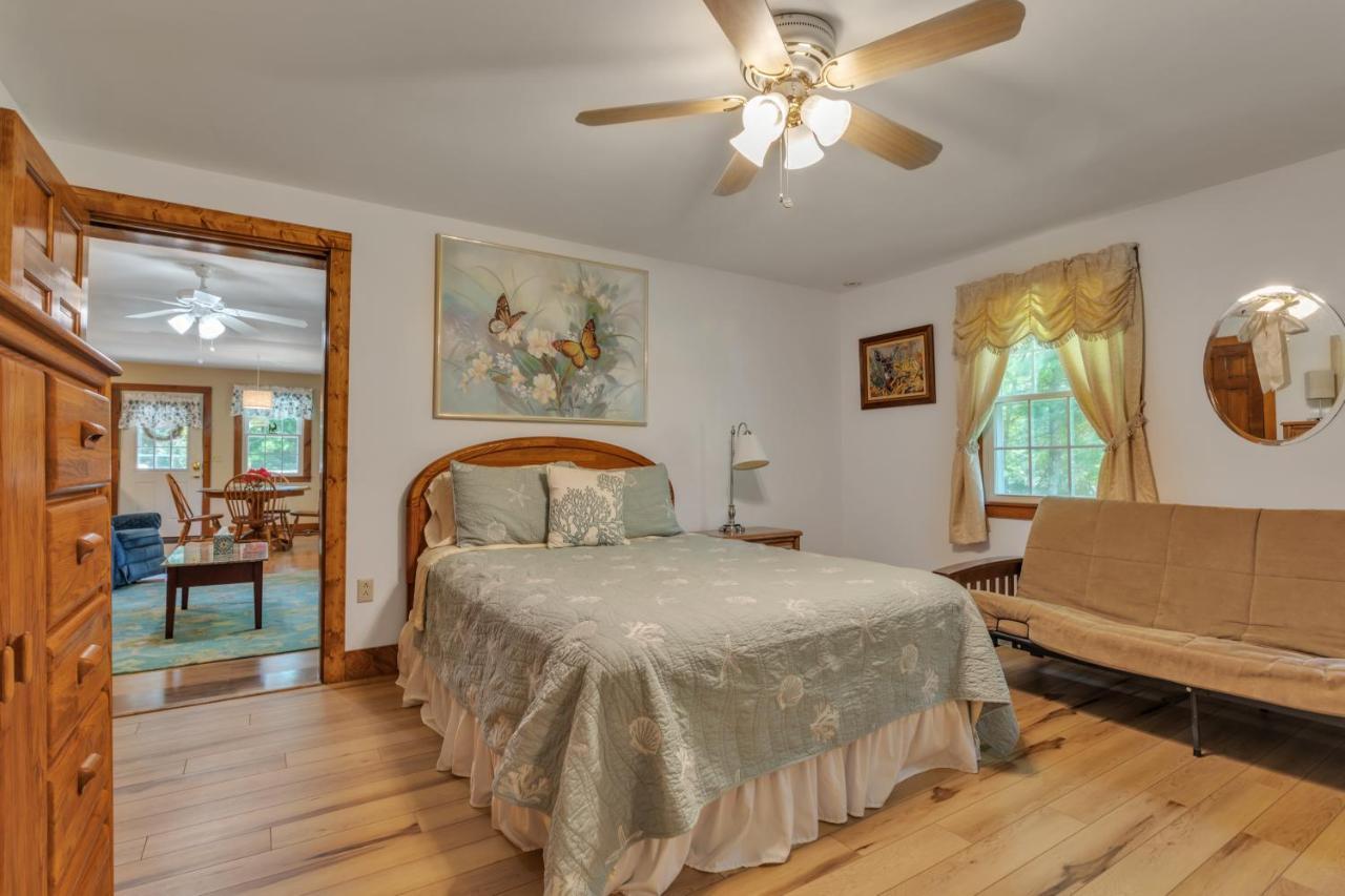 Cozy Bungalow Just Minutes From Mystic, Westerly Beaches, Boating And Casinos! Bungalow グロトン エクステリア 写真