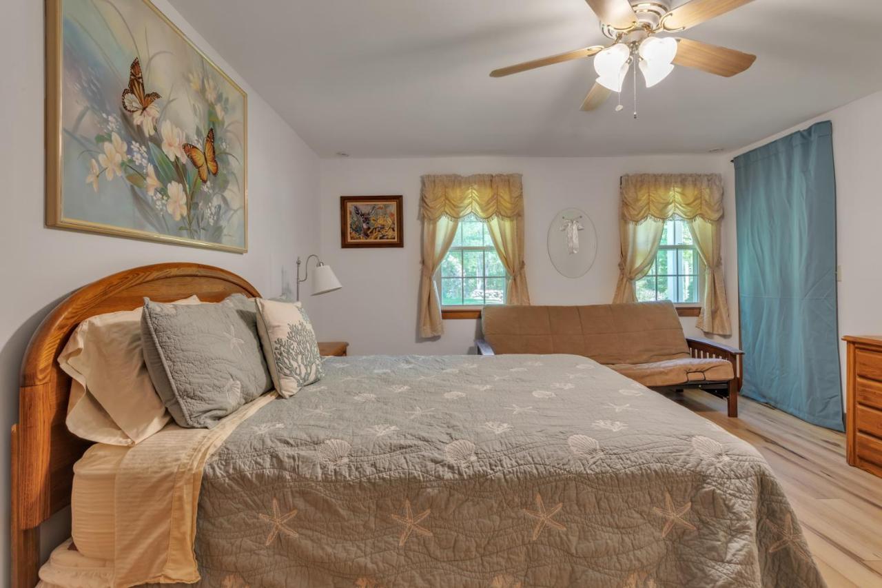 Cozy Bungalow Just Minutes From Mystic, Westerly Beaches, Boating And Casinos! Bungalow グロトン エクステリア 写真