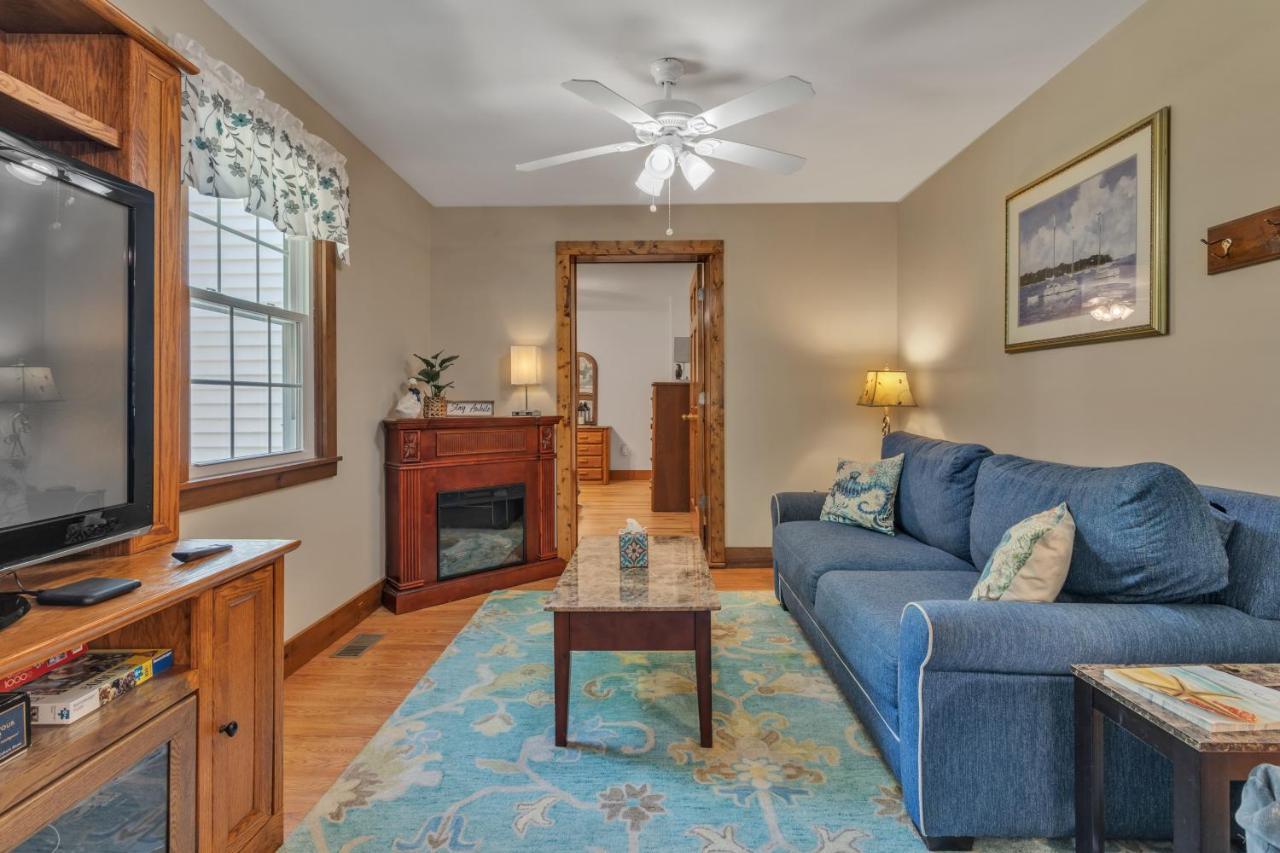 Cozy Bungalow Just Minutes From Mystic, Westerly Beaches, Boating And Casinos! Bungalow グロトン エクステリア 写真