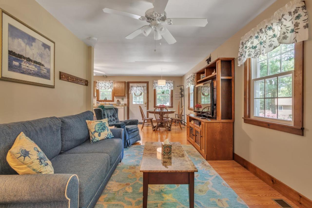 Cozy Bungalow Just Minutes From Mystic, Westerly Beaches, Boating And Casinos! Bungalow グロトン エクステリア 写真