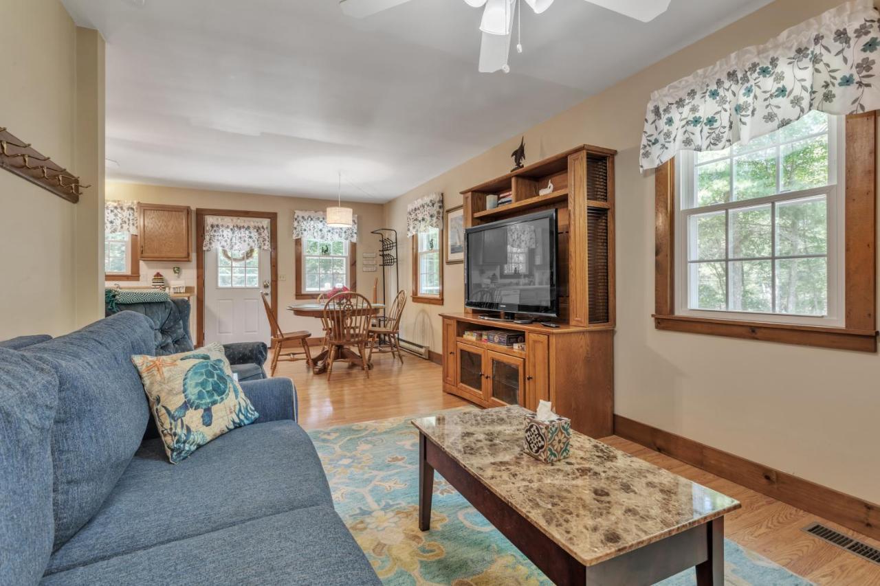Cozy Bungalow Just Minutes From Mystic, Westerly Beaches, Boating And Casinos! Bungalow グロトン エクステリア 写真