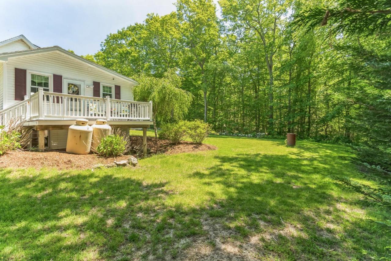 Cozy Bungalow Just Minutes From Mystic, Westerly Beaches, Boating And Casinos! Bungalow グロトン エクステリア 写真