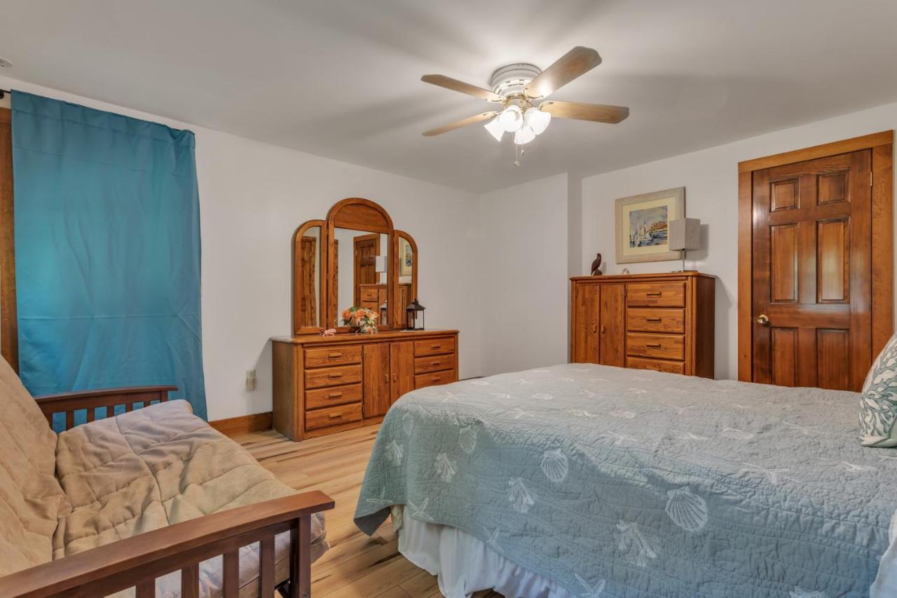 Cozy Bungalow Just Minutes From Mystic, Westerly Beaches, Boating And Casinos! Bungalow グロトン エクステリア 写真